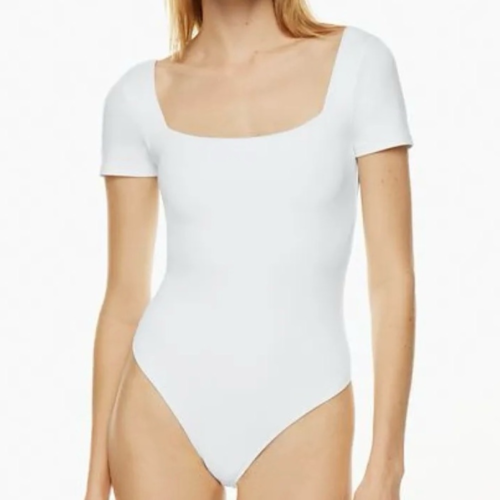 Aritzia Babaton contour square neck bodysuit